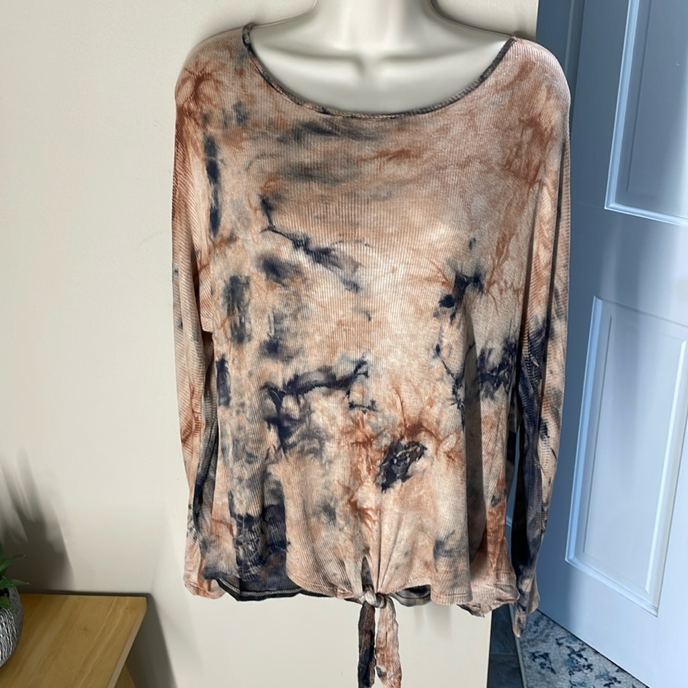 Bleu tie dye front tie and lace back top